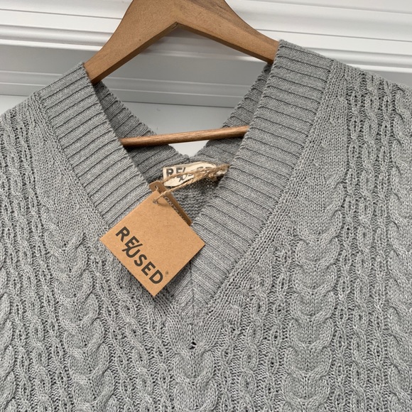 NWT Re/Used Grey Sleeveless Knit - size S but really M/L - Picture 8 of 8